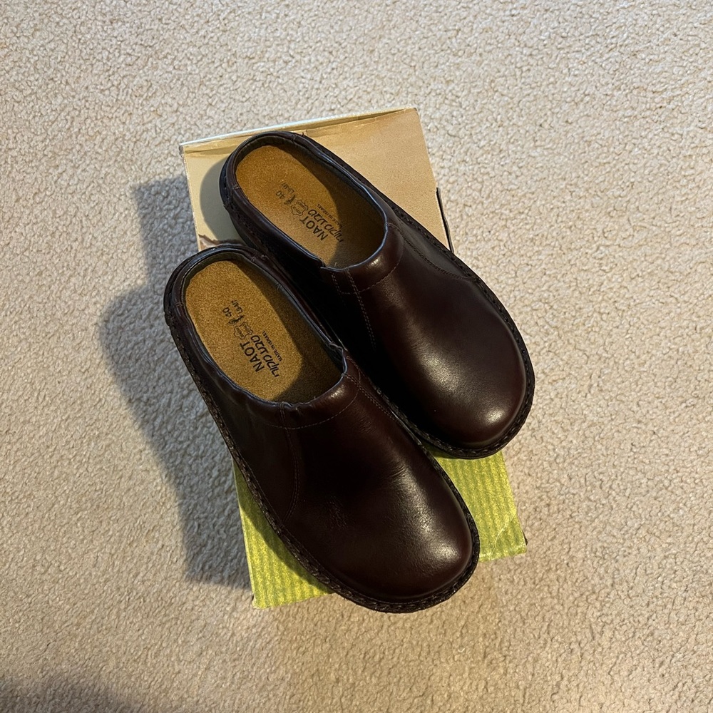 Brown Mules